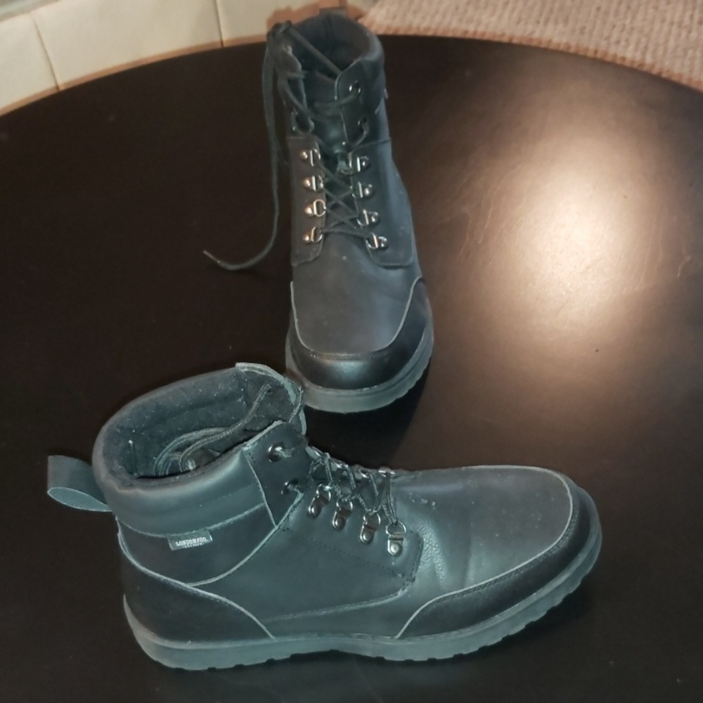 Barely used boot. Wore 3 times.